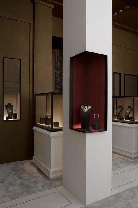 Shop Design Interior, Columns Decor, Jewelry Store Interior, Interior Columns, Jewelry Store Design, Jewellery Shop Design, Jewellery Showroom, Jewerly Designs, Trendy Jewerly