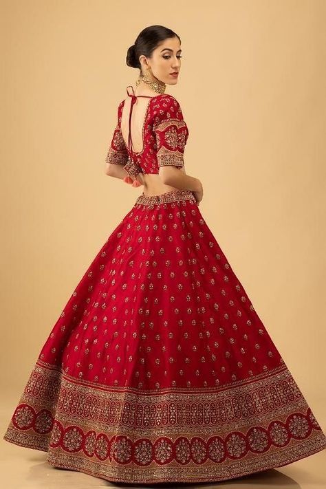 Crimson Red Lehenga, Lehenga Bridal Look, Red Lehenga Bridal, Lehenga Outfits, Silk Bridal Lehenga, Bridal Clothes, Best Indian Wedding Dresses, Sabyasachi Bridal, Bridal Lehenga Online