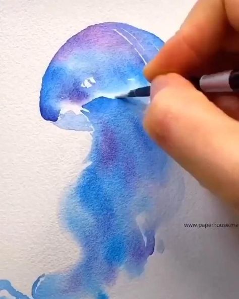 Jellyfish Drawing Watercolor, How To Draw Jellyfish Watercolor, Watercolor Art For Beginners Jellyfish, Waterpaint For Beginners, Jellyfish Watercolour Painting, Medusa Drawing Tutorial, Watercolour Jellyfish Tutorial, Watercolor Paintings Jellyfish, Jellyfish Watercolor Painting Tutorial