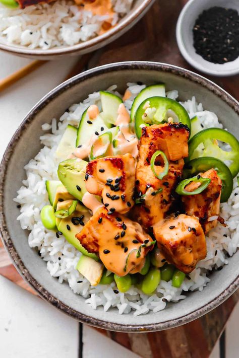 Cooked Salmon Poke Bowl - Season & Thyme Cooked Salmon Poke Bowl, Salmon Poke Bowl Recipe, Salmon Poke Bowl, Salmon Sushi Rolls, Raw Sushi, Buttery Shrimp, Cooked Salmon, Poke Bowl Recipe, Salmon Poke