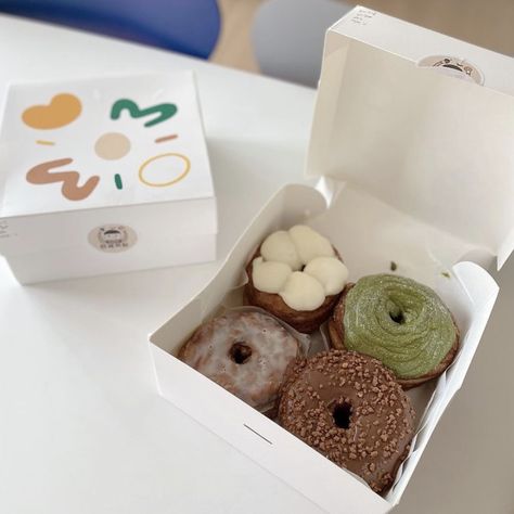 Doughnut Box Design, Korean Packaging Design Food, Doughnut Packaging, Korean Cafe, Doughnut Cake, Dog Bakery, Cute Baking, Tasty Baking, Mini Donuts