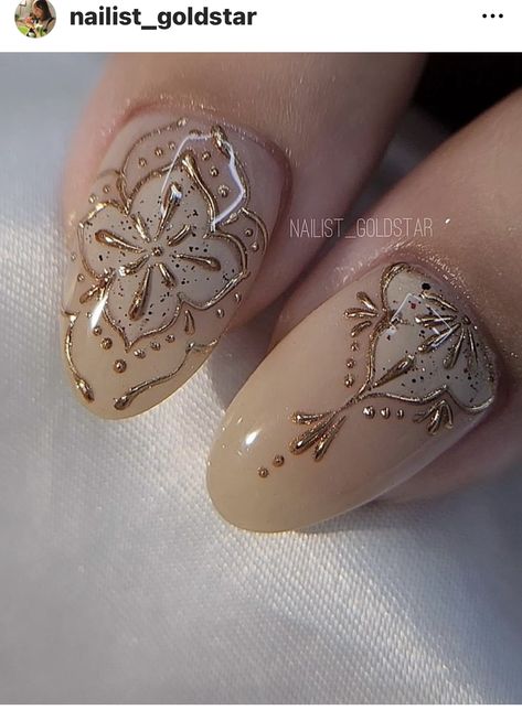 Bridal Indian Nails, Mehendi And Nails, Ornate Nail Designs, Desi Bridal Nails, Desi Nail Art, Fantasy Wedding Nails, Indian Nails Design, Desi Wedding Nails, Art Nouveau Nails