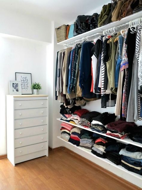 Wardrobe lite Small Closet To Mudroom, Small Closet To Mudroom Convert, Convert Closet To Mudroom, Closet To Mudroom Convert, Closet To Mudroom, Spare Room Walk In Closet, Zimmer Diy, Mudroom Closet, Closet Planning