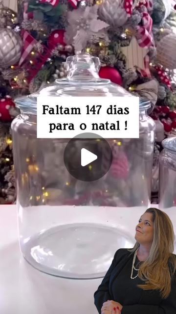 Vanessa Rezende - Designer de Interiores on Instagram: "Dá para acreditar que faltam 147 dias para o Natal? Gente do céu!!! 

A época mais linda do ano, que a gente mais espera e mais decora a casa!!! O clima da espera do Natal é simplesmente mágico!

Você quer aprender fazer decoração chique de loja na sua casa, comprando direto dos fornecedores os enfeites? 

Digita EU QUERO que envio para vc no Direct!!!

Bjos lindezaaaaaaaaaaassssssssss
Bjos Dona Vera!!!!!!" July 31, On Instagram, Instagram