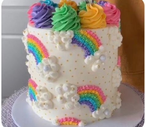 Rainbow Cake Buttercream, Cake Decorating Rainbow, Rainbow Cake Decorating Ideas, Rainbow Buttercream Cake, Easy Rainbow Cake, Rainbow Cake Ideas, Gökkuşaği Pasta, Torturi Baby Shower, Rainbow Cake Decoration