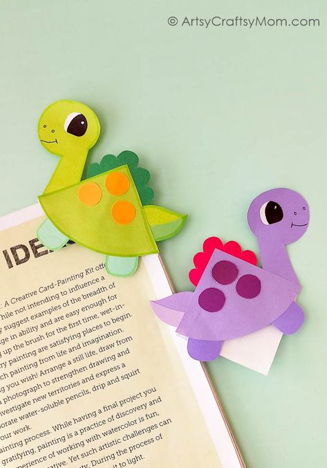 This adorable dinosaur corner bookmark is enough to turn anyone into a dinosaur fan! Make it for your friends as a cute back-to-school present! Bookmarks Diy Kids, Origami Bookmark Corner, Bookmark For Kids, Kids Dinosaur Costume, Diy Dinosaur, Diy Rocket, Library Crafts, Bookmarks Diy, Diy Carnival