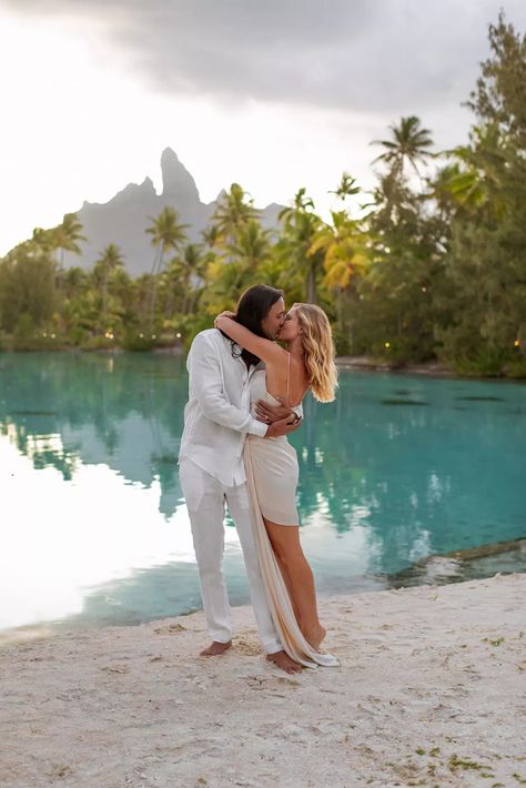 Bora Bora Elopement, Bucket List Wedding, Bride Shots, Bora Bora Wedding, Island Elopement, Wedding Venues Unique, Elopement Destinations, Stunning Wedding Venues, Best Places To Elope