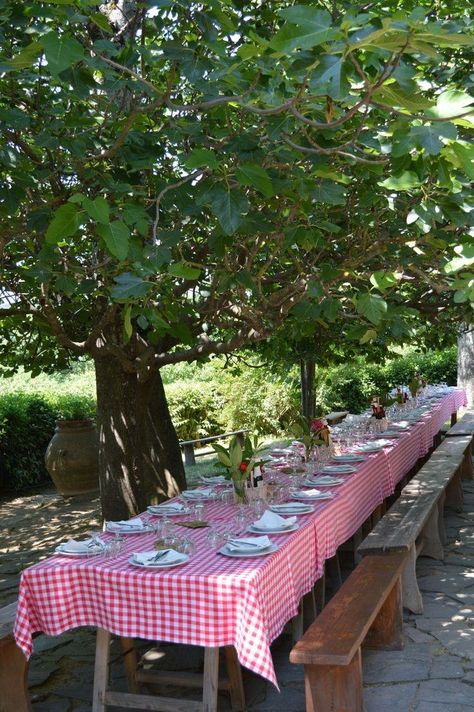 Italian Patio Ideas Tuscany Italy, Italy Table, Garden Walkway, Wooden Pergola, Outside Living, Pergola Kits, Unique Gardens, Pergola Designs, Long Table