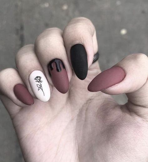 Dark Gelish Nails, Dark Aesthetic Nails Short, Dark Nails Inspiration Almond, Short Almond Acrylic Nails Goth, Dark Goth Nail Designs, Short Nail Ideas Dark, Nail Art Gothic Dark Beauty, Gothic Nails Short Square, Short Goth Nails Grunge