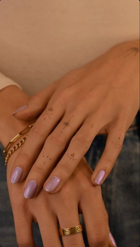 Small hand tattoos Finger Tattoos Delicate, Aged Finger Tattoo, Dainty Knuckle Tattoos, Hand Tattoos Delicate, Fineline Finger Tattoo, Micro Finger Tattoo, Tattoo Fingers Woman, Tiny Tattoos Finger, Delicate Finger Tattoo