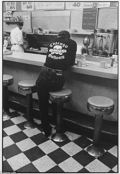 Jack, Chicago, 1960s. Danny snaps a member perching on a stool at a diner Danny Lyon, Greaser Aesthetic, Outlaws Mc, Tatto Boys, Biker Stuff, Gang Culture, Behind Blue Eyes, Biker Gang, American Diner