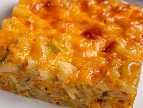 Trinidad Macaroni Pie – A Cheesy, Baked Caribbean Comfort That Will Brighten Up Any Dinner Table - NewsBreak Macaroni Pie Caribbean, Trini Macaroni Pie Recipe, Caribbean Macaroni Pie, Caribbean Mac And Cheese, Trinidad Macaroni Pie Recipe, Macaroni Pie Recipe, Mac And Cheese Pie, Macaroni Pie, Ooey Gooey Bars