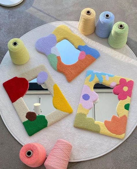 How perfect are these colorful puffy mirrors? 🥺 Adorable work by @haryeon.o (per usual) 🎨 Made in Seoul, S. Korea ~ | Instagram Tufting Ideas Aesthetic, Punch Needle Decor, Punch Needle Crafts, Mirror Tufting, Punch Needle Aesthetic, Punchneedle Ideas, Punch Needle Ideas, Cute Punch Needle, Turf Rug