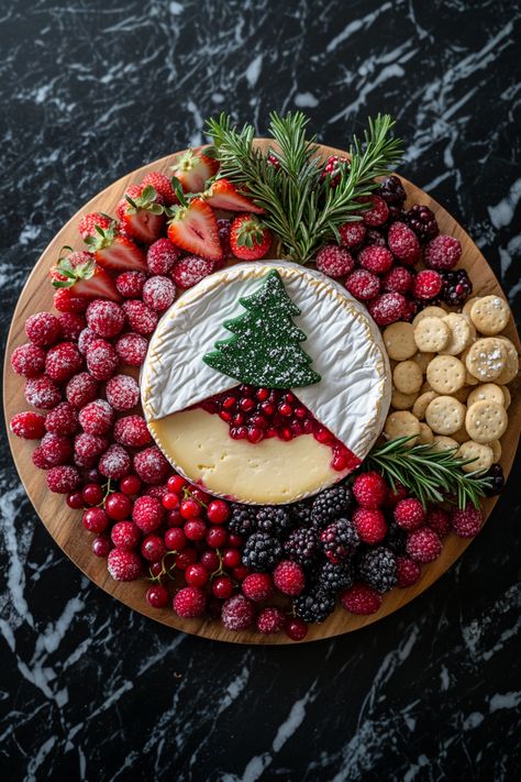 Vegetarian Charcuterie Board Christmas, Christmas Fruits Platter, Brie Platter Ideas, Fruit Plate Christmas, Christmas Inspired Appetizers, Christmas Meat Platter, Christmas Brie Wreath, Christmas Lunch Aesthetic, Xmas Cheese Board