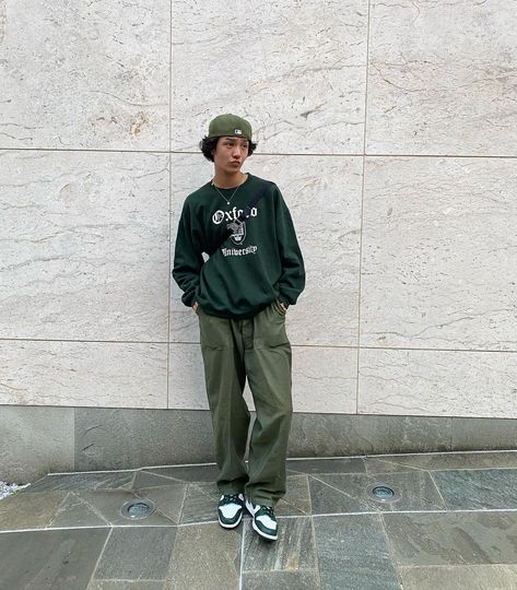 Dunk Green Outfit, Green Sweatpants Outfit Men, Green Dunks Outfit Men, Green Outfit Men Aesthetic, Green Hoodie Outfit Aesthetic, Sweatpants Outfit Men Streetwear, Green Dunks Outfit, Dunks Outfit Men, Green Sweatpants Outfit