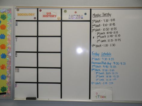 Classroom Assignment Board, Classroom Agenda Board High School, White Board Schedule Ideas, Classroom Agenda Board, Classroom Whiteboard Organization, Grade 8 Classroom, Classroom Agenda, White Board Ideas, Agenda Board