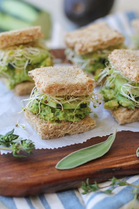 Yea Party Brunch Food, Vegan Mini Sandwiches, Vegetarian Tea Sandwiches Recipes, Valentine Tea Sandwiches, Mini Sandwiches Vegetarian, Salads For Tea Party, Tea Sandwich Tray, Salty Tea Party Snacks, Veggie Tea Sandwiches