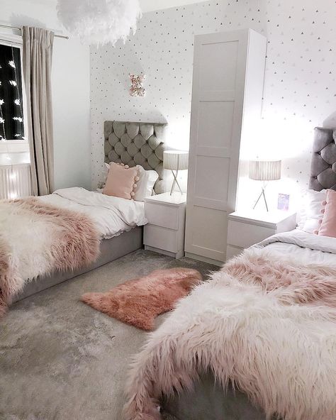 LuckyPlot13 | Frankie on Instagram: “A room for 2 sisters 💕 I’ve had a lovely afternoon out and when I got home I finally got round to putting Ella and Ruby’s new personalised…” Twin Girl Bedrooms, Shared Girls Room, Shared Girls Bedroom, Chirstmas Decor, Romantic Bedroom Decor, Teen Bedroom Designs, Dorm Room Inspiration, Dekorasi Kamar Tidur, Girl Bedroom Designs