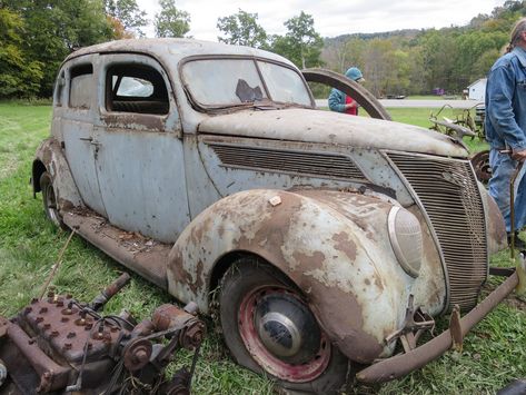 Colossal find amid collapsed Pennsylvania barn is a pre-war Ford goldmine | Hagerty Media Lincoln Convertible, Barn Finds Classic Cars, Barn Find Cars, Abandoned Vehicles, Rust Belt, Ford Roadster, Rusty Cars, Car Projects, Abandoned Cars