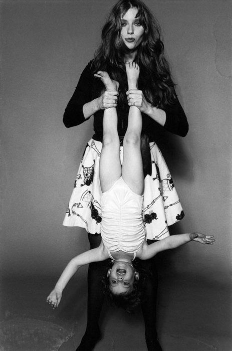 Liv Tyler with her mom Bebe Buell in 1980 Stiv Bators, Bebe Buell, Todd Rundgren, Diane Arbus, Helmut Newton, Steven Tyler, Liv Tyler, I'm With The Band, Aerosmith