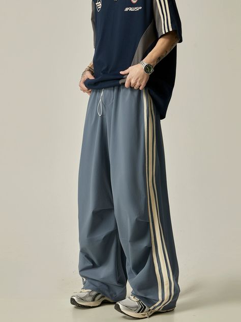 WN6257   ■size(cm)      Length   Hip     S   100   112     M   102   116     L   104   120     XL   106   124       ■model 174cm 61kg M ■material 90% polyamide fiber (nylon), 10% polyurethane elastic fiber (spandex) Track Pants Outfits, Casual Sport Outfits, Lazy Pants, Baggy Track Pants, Track Pants Outfit, Sporty Streetwear, Sporty Pants, Streetwear Pants, High Heel Sneakers