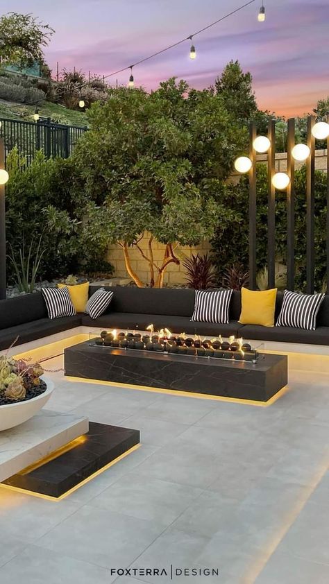 Contemporary Kitchen Design Ideas, Luxury Fire Pit, Modern Exterior Lighting, Backyard Landscape Design, Outdoor Fire Pit Seating, Fire Pit Seating Area, Backyard Fire Pit, Backyard Seating Area, Modern Fire Pit