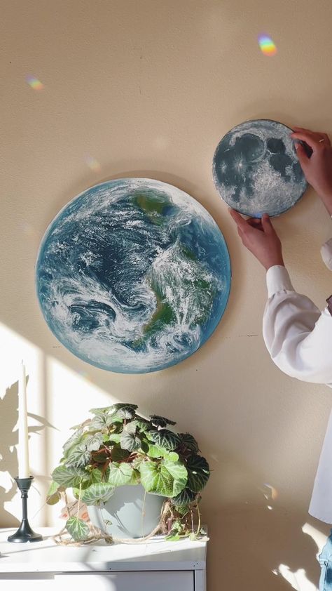 Painting Saturn, Painting On Round Canvas, Nature Paintings Acrylic, Earth Painting, Moon And Earth, Painted Earth, Sustained Investigation, Planet Painting, Blueberry Farm