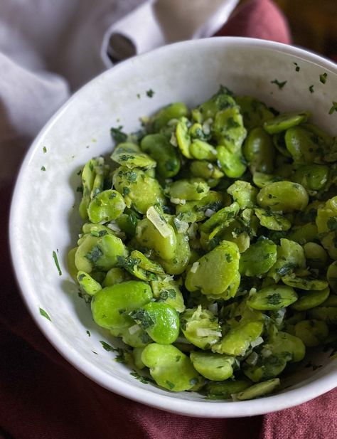 Fava Beans with Garlic, Cilantro and Lime — Cooks Without Borders Dried Fava Bean Recipe, Fava Bean Recipe, Make Falafel, Fava Beans Recipes, Fava Bean, Bean Recipe, Curry Ingredients, Beans Curry, Edamame Beans