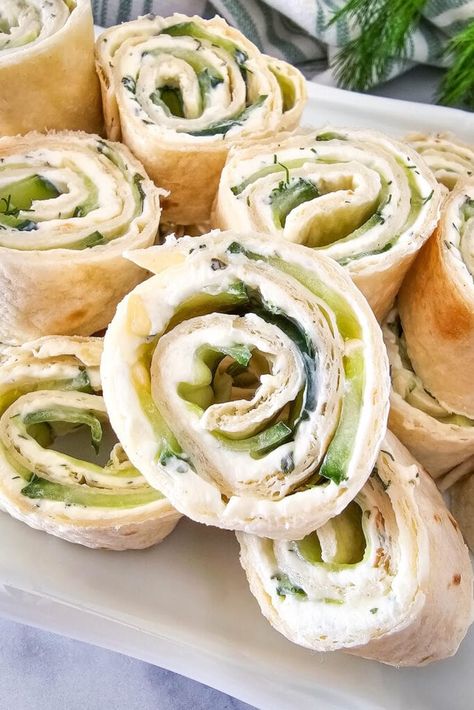 20+ Flavorful Pinwheel Recipes for Picnics, Parties, and More! Green Onion Pinwheels, Fancy Pinwheels, Fancy Picnic Food Ideas, Funky Recipes, Recipes For Picnics, Pinwheels Appetizers, Salmon Pinwheels, Fall Bake Sale, Chicken Pinwheels