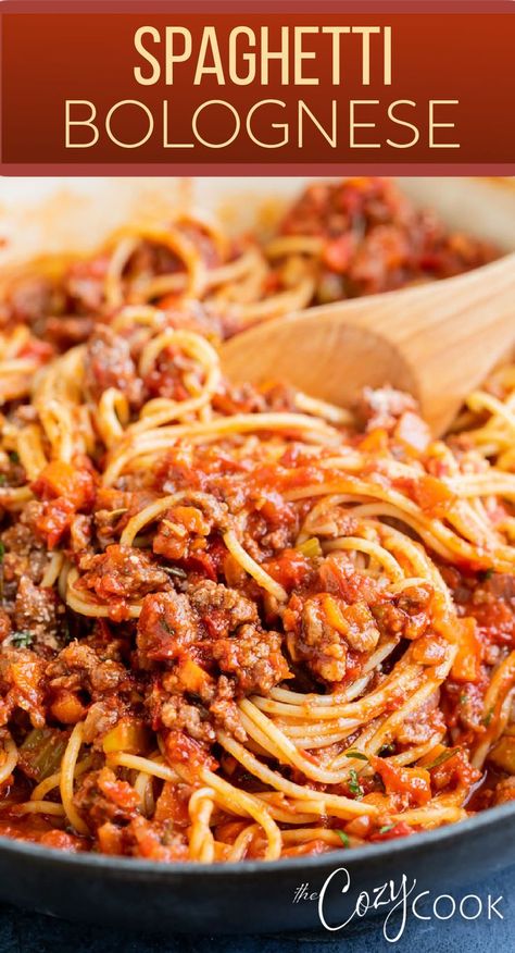 spaghetti bolognese in a pot with a wooden spoon Meatsauce Dinner, Pasta Meatsauce, Bolognese Spaghetti, Spaghetti Bolognese Recipe, Cozy Cook, Spaghetti Bolognaise, Oreo Desserts, Resep Pasta, Weekday Dinner