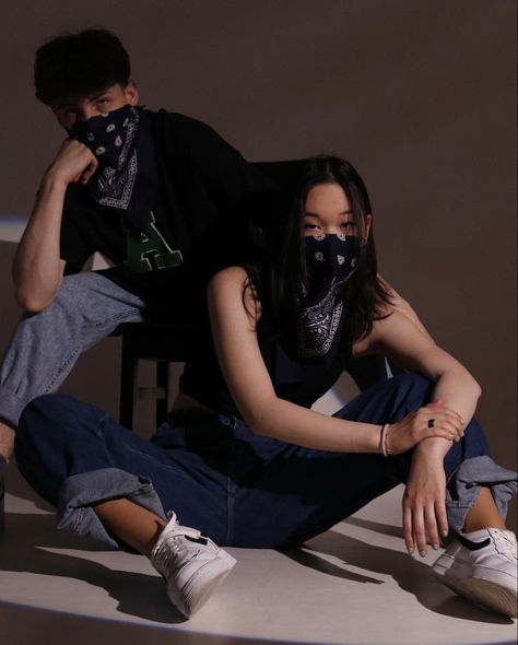 #coupleposesideas #couple #photo #photoshoot #aesthetic #hippiestyle #hiphopculture #hiphopfashion #hiphop Hip Hop Couple Photoshoot, Couple Dance Reference, Hip Hop Dance Photography, Hiphop Photoshoot, Scarf Photoshoot, Dance Aesthetic Hip Hop, Hip Hop Dance Poses, Aesthetic Hip Hop, Inspo Photoshoot