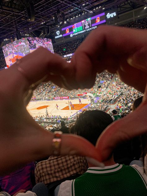 Nba Boyfriend Aesthetic, Basketball Game Pictures, Basketball Game Date Aesthetic, Basketball Gf Aesthetic, Basketball Player Aesthetic, Sports Aesthetic Basketball, Basketball Bf Aesthetic, Basketball Players Aesthetic, Basketball Asethic