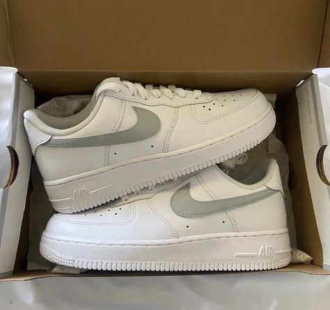 Nike Air Force 1s, Tenis Nike, Air Force One, Nike Tennis, Cute Nike Shoes, Cute Nikes, Girly Shoes, Aesthetic Shoes, Custom Nikes