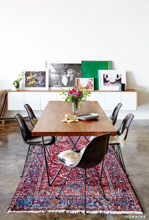 An industrial and modern dining space with leaning artwork, Persian rug, and wood dining table Interior Vintage, Cosy Living, Basement Makeover, Beautiful Dining Rooms, Loft Living, A Rug, Dining Room Inspiration, Chaise Design, Natural Home Decor