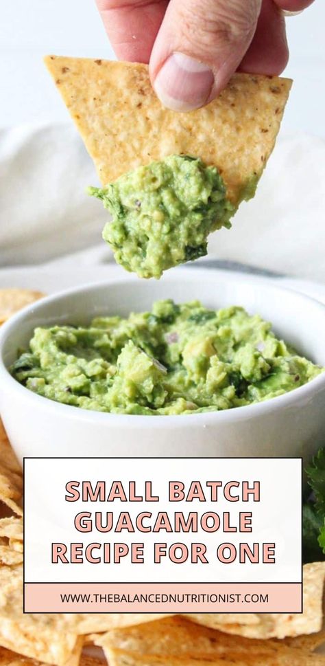 This guacamole recipe with one avocado is the best guacamole ever, and it's incredibly easy to whip up. Ideal for those looking for a simple, healthy dip that doesn't compromise on taste. With its recipe easy approach, this homemade delight is perfect for any occasion. Guacamole For One, Avacado Dip, Keto Guacamole Recipe, Guac Recipe, Avocado Recipes Easy, Homemade Guacamole Recipe, Healthy Dip, Avocado Guacamole, Best Guacamole