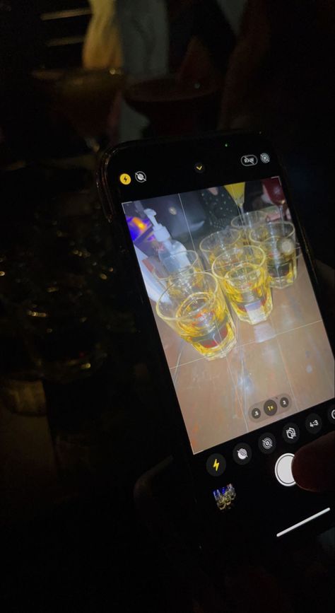 Alcoholic Drinks Pictures Night, Alcohol Snapchat Party, Mirror Selfie With Flash, Sticky Notes Quotes, Boy Snaps Pic, Nightlife Aesthetic, Alcoholic Drinks Pictures, Diy Tie Dye Designs, Cute Photo Poses