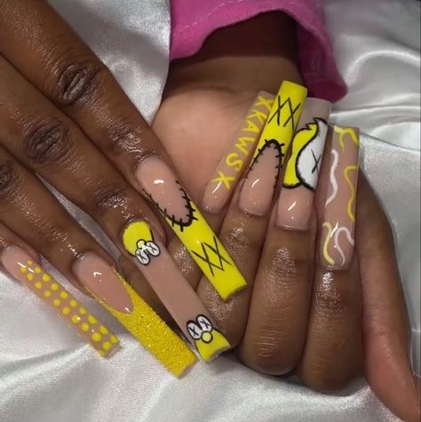 Yellow Nail Sets Acrylic, Cute Short Nails Yellow, Black And Yellow Nails Design, Dubai Nails, Rings Drawing, Type Nails, Girl Bsf, Nail Suggestions, Black Prom Nails