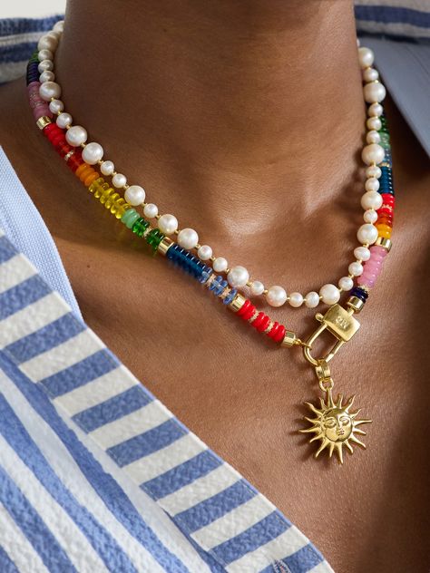 Summer jewelry should be bright and playful – Martha Calvo got the MO. These necklaces are made from 14-karat gold and feature a mixture of crystal beads and freshwater pearls. The former is set with a shimmering sun pendant that can be detached from the clasp. Glass Bead Necklace Ideas, Maximalism Jewelry, Necklaces With Beads, Necklaces Tutorial, Necklace Stacks, Arm Candies, Crystal Beaded Necklace, Layered Beaded Necklaces, Bead Studio