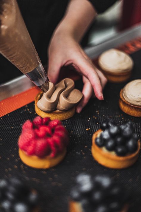 Pastry Cafe, Pastry Food Photography, Pastry Photography Ideas, Baked Goods Photography, Baking Photoshoot Ideas, High End Desserts, Patisserie Photography, Pastries Photography, Baker Photoshoot