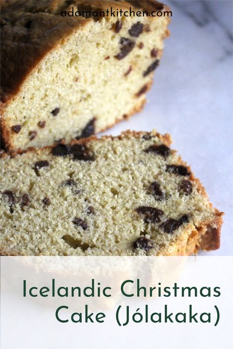 Icelandic Christmas Cake (Jólakaka) - If you're looking for Christmas cake ideas, why not try this traditional Icelandic recipe? This delicious holiday dessert is made with cardamom and raisins. It's the best Christmas cake recipe! Christmas Dessert Cake, Best Christmas Cake, Best Christmas Cake Recipe, Icelandic Christmas, Icelandic Cuisine, Iceland Christmas, Christmas Cake Ideas, Homemade Pie Recipes, Traditional Holiday Recipes