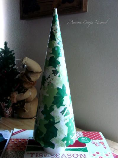 Paper Mache Christmas Tree, Paper Mache Christmas, Paper Shapes, Art & Craft Paper, Paper Mache Clay, Decoupage Tissue Paper, Christmas Idea, Paper Christmas Tree, Cut Out Shapes