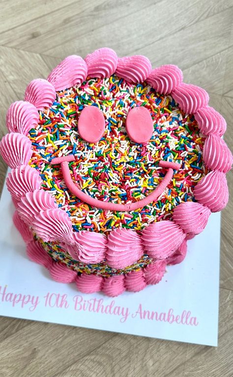 smiley face birthday cake, vibrant cake, colorful birthday cake, confetti cake, funfetti cake, sprinkle cake, simple sprinkle cake ideas, simple funfetti cake,  2 layer confetti cake, colourful sprinkle cake, best sprinkles funfetti cake, what kind of sprinkles for funfetti cake Preppy Birthday Cake Sprinkles, Sprinkle Cake Decoration, Confetti Cake Ideas, Sprinkle Cake Ideas, Smiley Face Birthday Cake, Cake 2 Layer, Face Birthday Cake, Smiley Cake, Birthday Cake Sprinkles