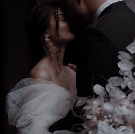 Wedding Picture Poses, Wedding Photos Poses, Wedding Mood, Wedding Pics, Couple Aesthetic, Wedding Photoshoot, Couples Photoshoot, Wedding Shoot, Romantic Wedding