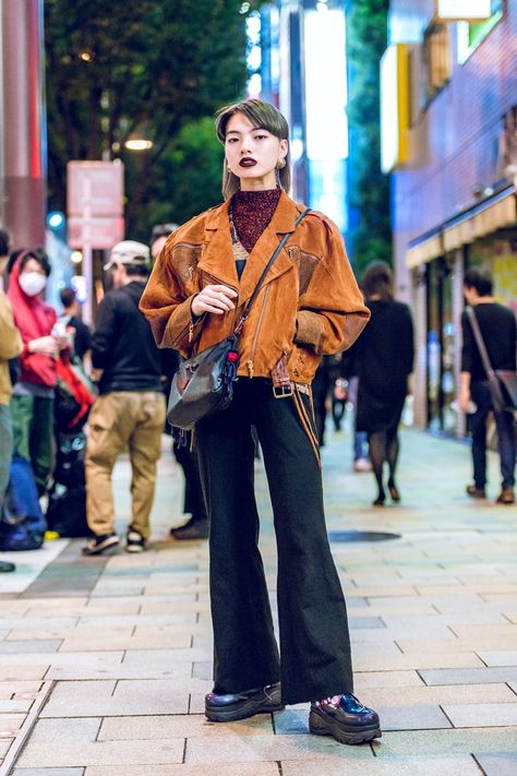 Tokyo Fashion Street, Tokyo Fashion Week Street Styles, Mode Poses, Mode Harajuku, Tokyo Fashion Week, Tokyo Street Style, Outfit Vintage, Androgynous Fashion, Tokyo Fashion