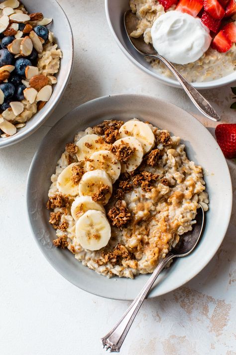 How to make oatmeal from scratch on the stovetop or in the microwave, plus topping ideas—just 10 minutes for a healthy, hearty breakfast! Stovetop Oatmeal, Instant Oatmeal Packets, Breakfast Specials, Oatmeal Bowls, Instant Oatmeal, Quick Healthy Meals, Quick Oats, Health Dinner Recipes, Hearty Breakfast