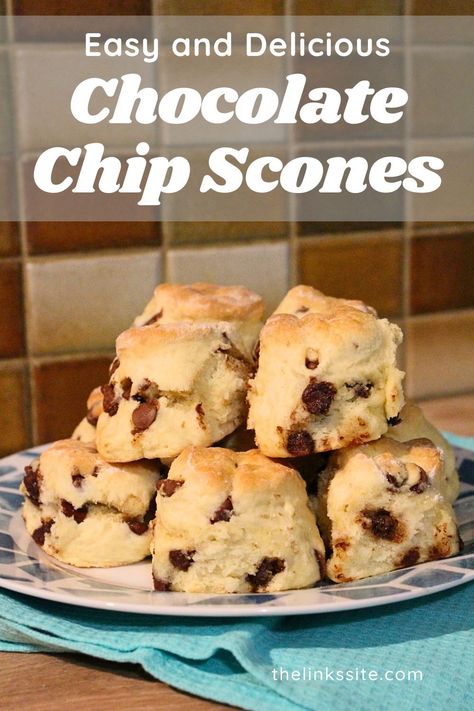 Indulge in these easy and delicious chocolate chip scones! Soft, fluffy, and absolutely delightful, this recipe calls for just 5 simple ingredients. Perfect for a cozy breakfast or a sweet afternoon treat, these scones are sure to impress your family and friends. 3 Ingredient Scones, Gluten Free Brunch Recipes, Banana Breakfast Recipes, Make Ahead Brunch Recipes, Baking Scones, Chocolate Chip Scones, Scones Recipe Easy, Chocolate Scones, Caramel Chocolate Chip Cookies