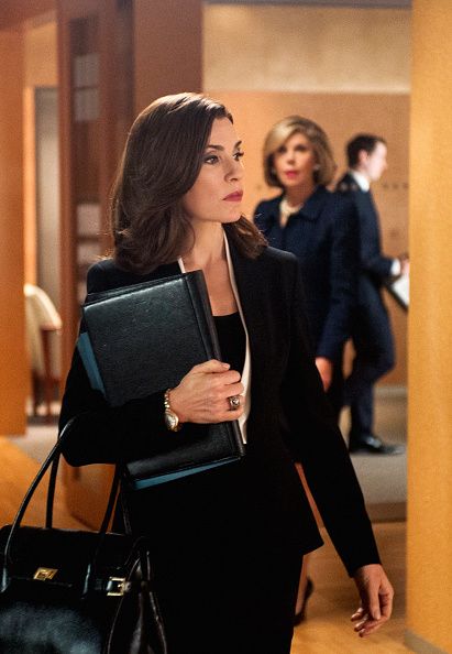 Good Wife costume designer Dan Lawson breaks down the 6 steps to having a wardrobe as chic as Alicia Florrick's. Grunge Hats, Studera Motivation, Law School Inspiration, Women Lawyer, Lawyer Fashion, Look Office, Lawyer Outfit, Fashion Grunge, Future Lifestyle