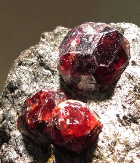 Almandine Garnets on Biotite Schist (Urish Coll.) | Wrangell ... Geode Rocks, Almandine Garnet, Quartz Geode, Crystal Healing Stones, Beautiful Rocks, Garnet Jewelry, Garnet Stone, Rock Stars, Silhouette Art