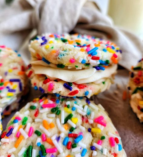 Sprinkle Sandwich Cookies - Jessie Bakes Treats Sprinkle Sandwich Cookies, Vanilla Sandwich Cookie Recipes, Cookie Sandwich Filling, Great American Cookie, Sandwich Cookies Filling, Cottage Bakery, Cookie Sandwich Recipes, American Buttercream, Cookie Sandwiches