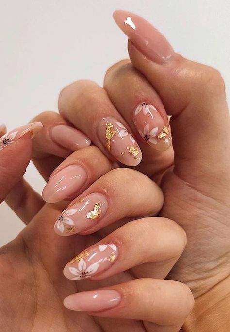 43+ Nails with Flowers Perfect For Spring Prom Nail Designs, Classy Nail Art, Nails Dip, Floral Nail Designs, Pastel Designs, Floral Nail Art, Almond Nail, Prom Nails, Classy Nails